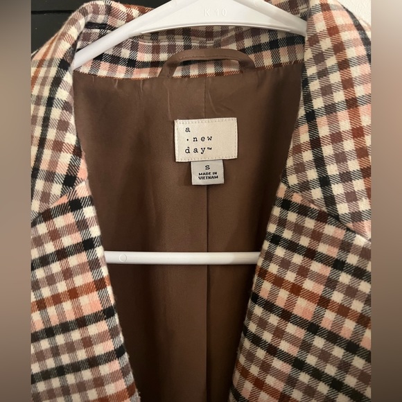 Neutral Blazer - Picture 2 of 3